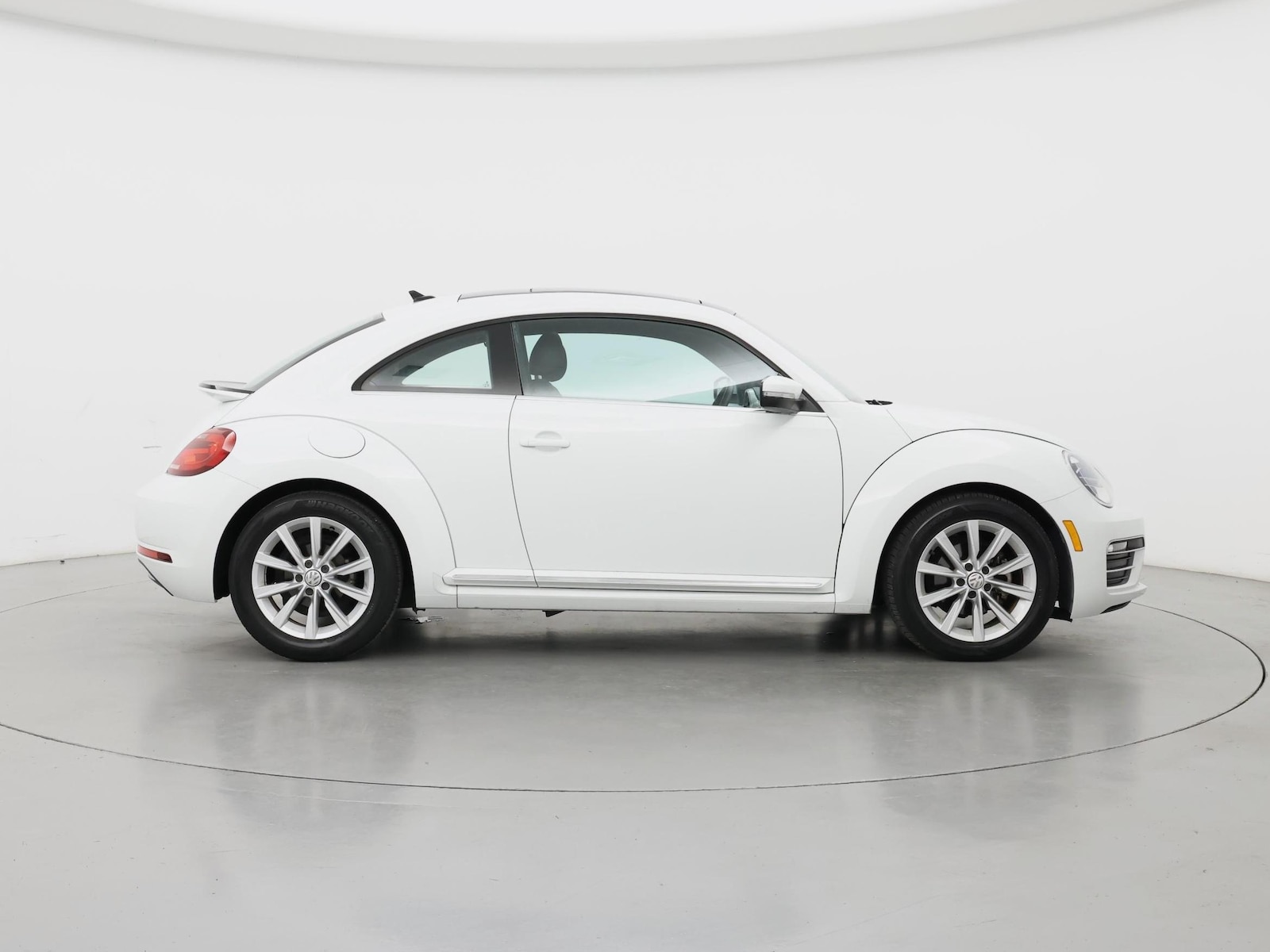 2018 Volkswagen Beetle SE - Photo 8