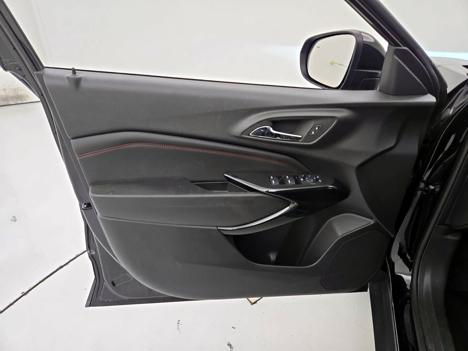 2025 Chevrolet Trax RS - Photo 13