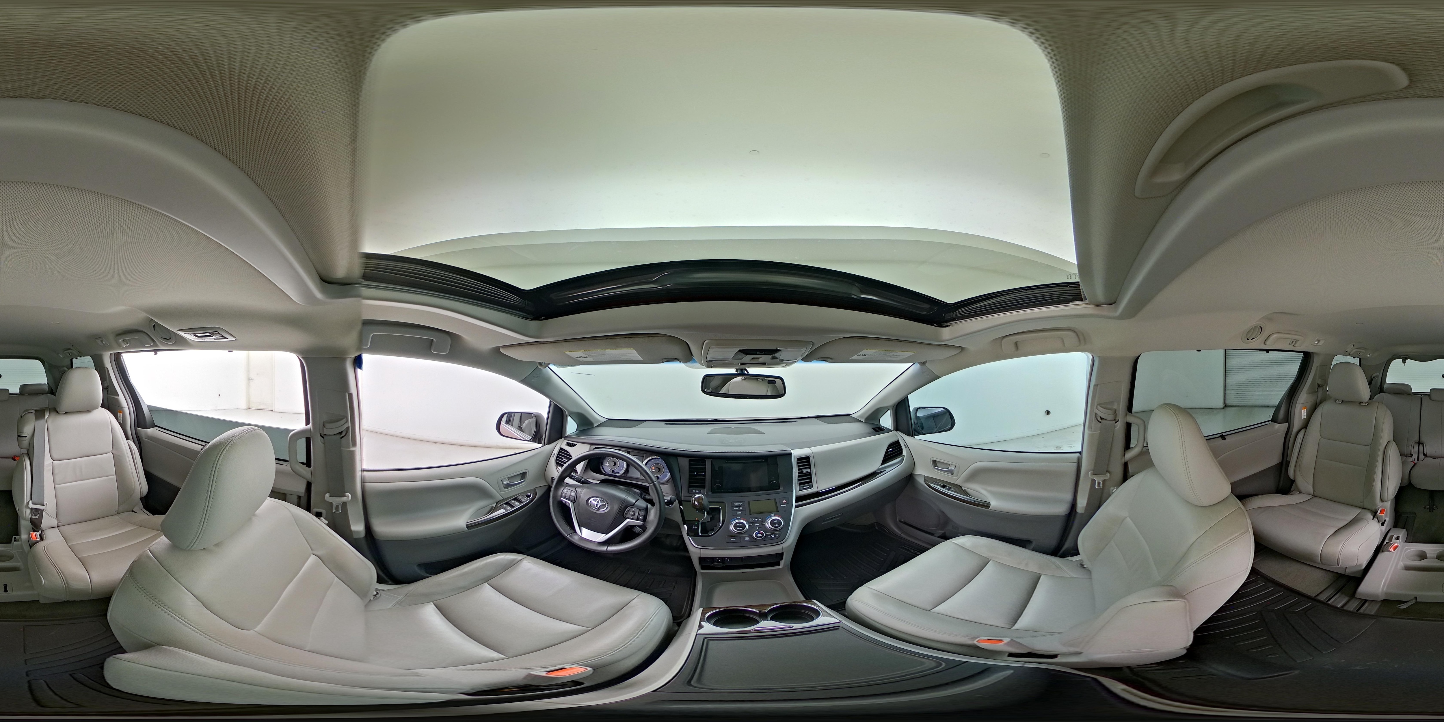 2017 Toyota Sienna XLE - Photo 24