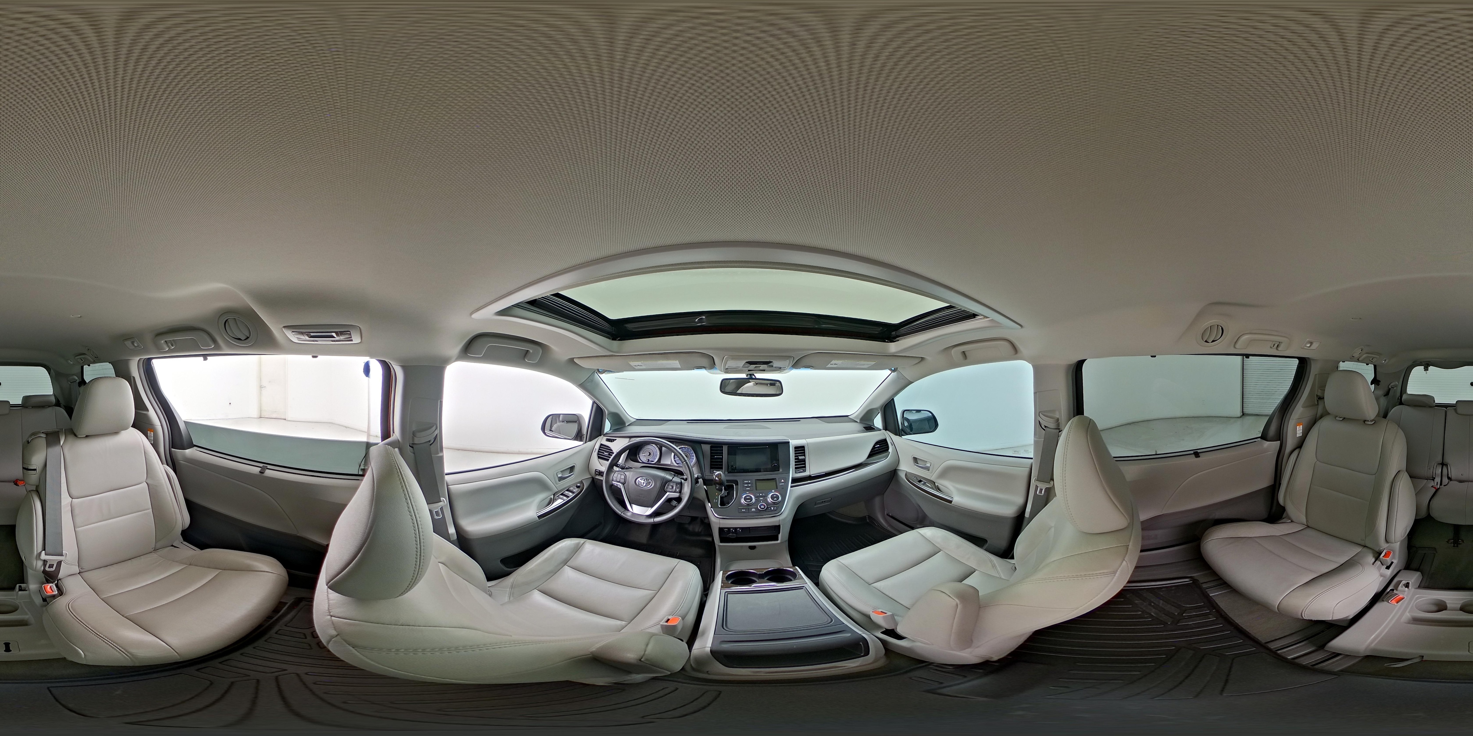 2017 Toyota Sienna XLE - Photo 25