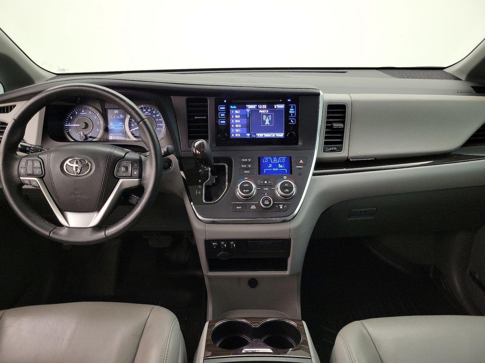 2017 Toyota Sienna XLE - Photo 10