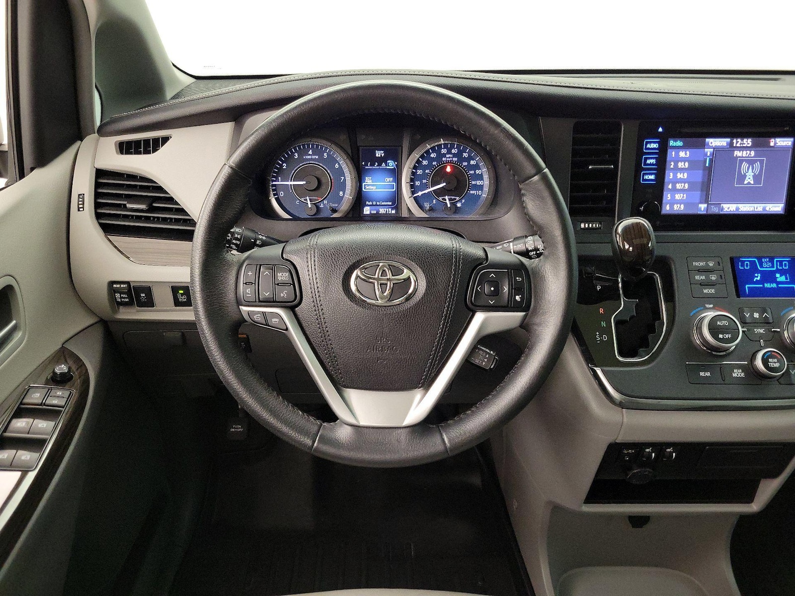 2017 Toyota Sienna XLE - Photo 11