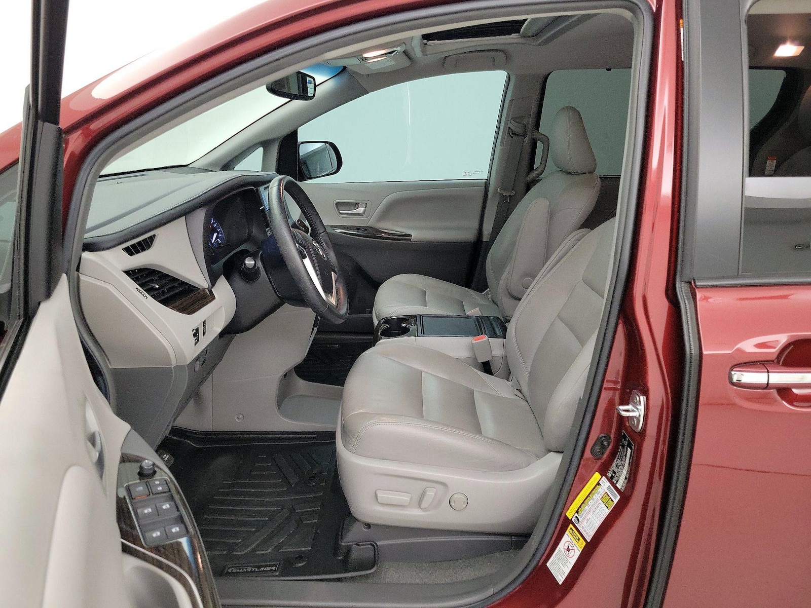 2017 Toyota Sienna XLE - Photo 12