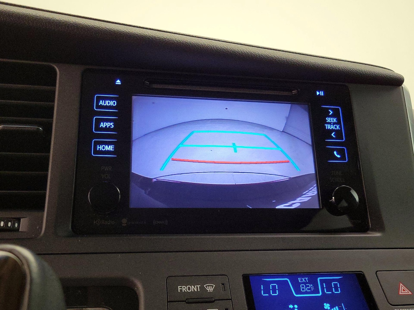 2017 Toyota Sienna XLE - Photo 15