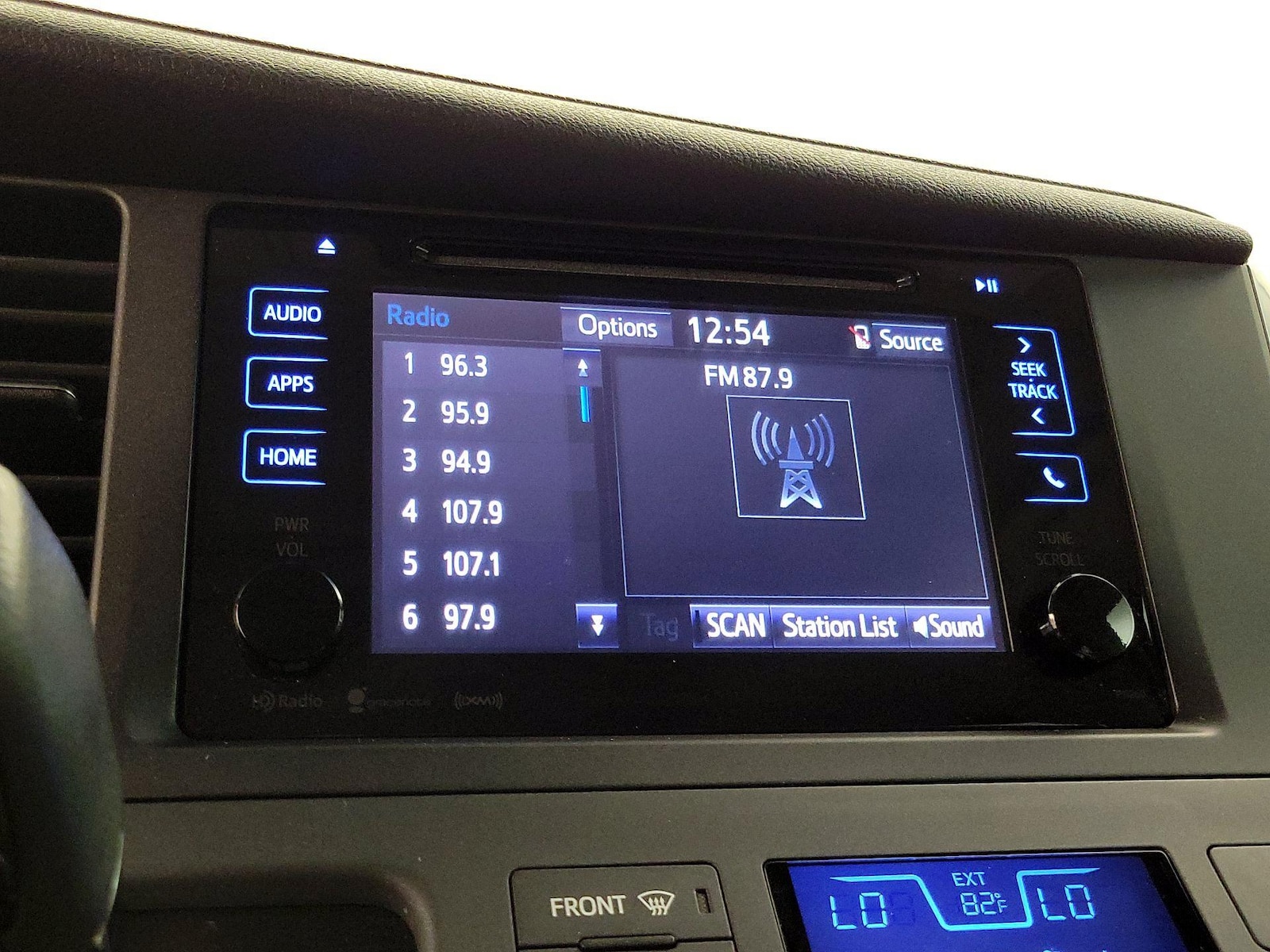 2017 Toyota Sienna XLE - Photo 16