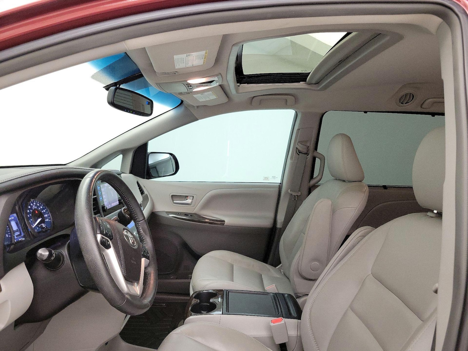2017 Toyota Sienna XLE - Photo 19