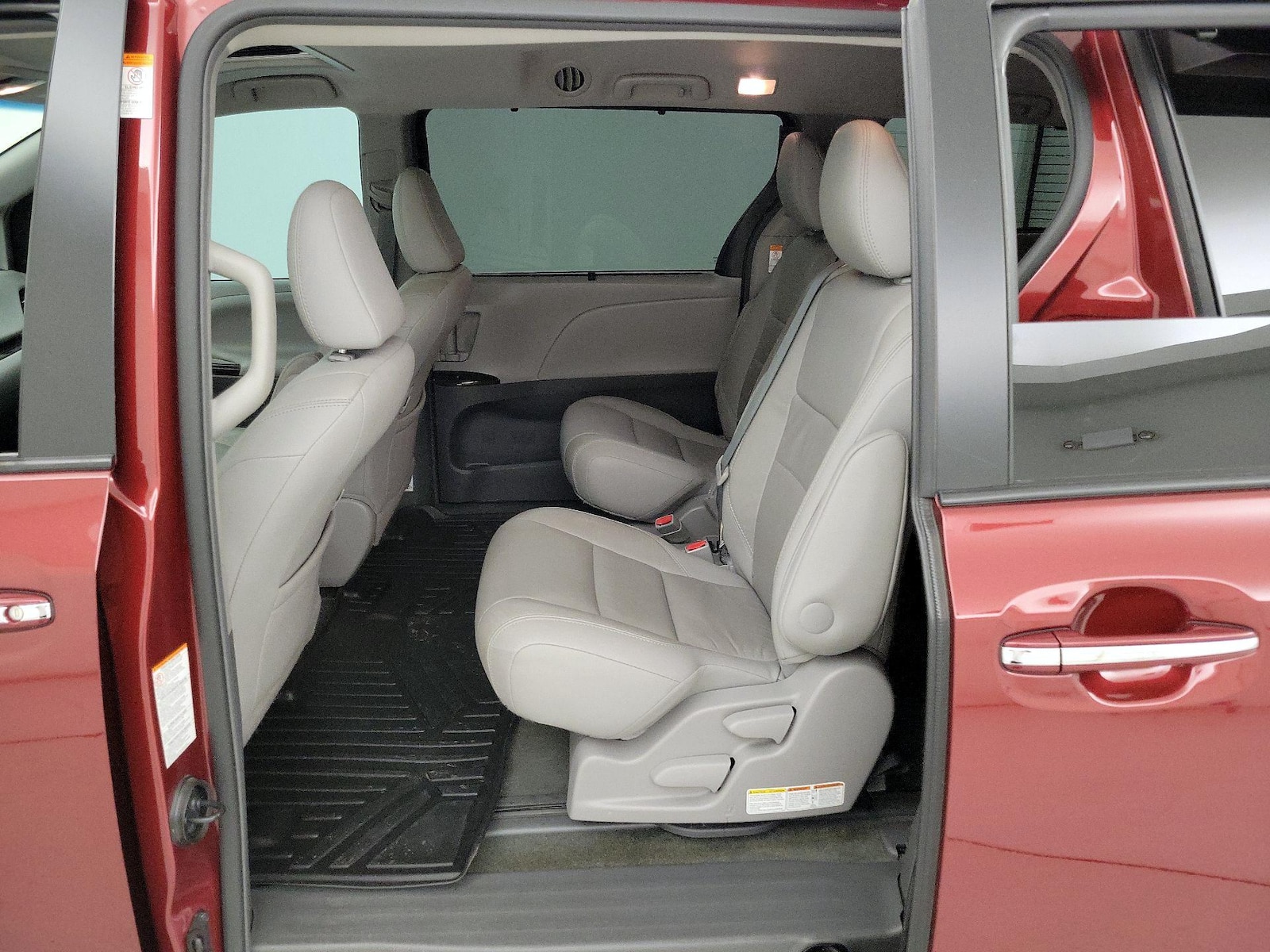 2017 Toyota Sienna XLE - Photo 20