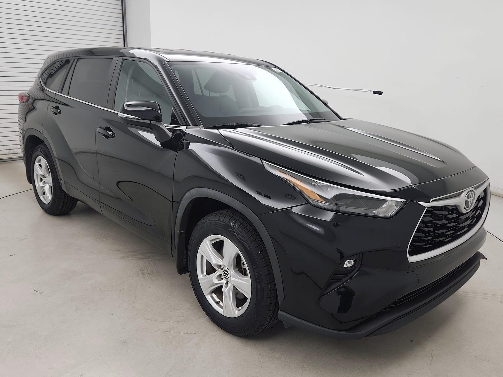 2023 Toyota Highlander LE - Photo 1