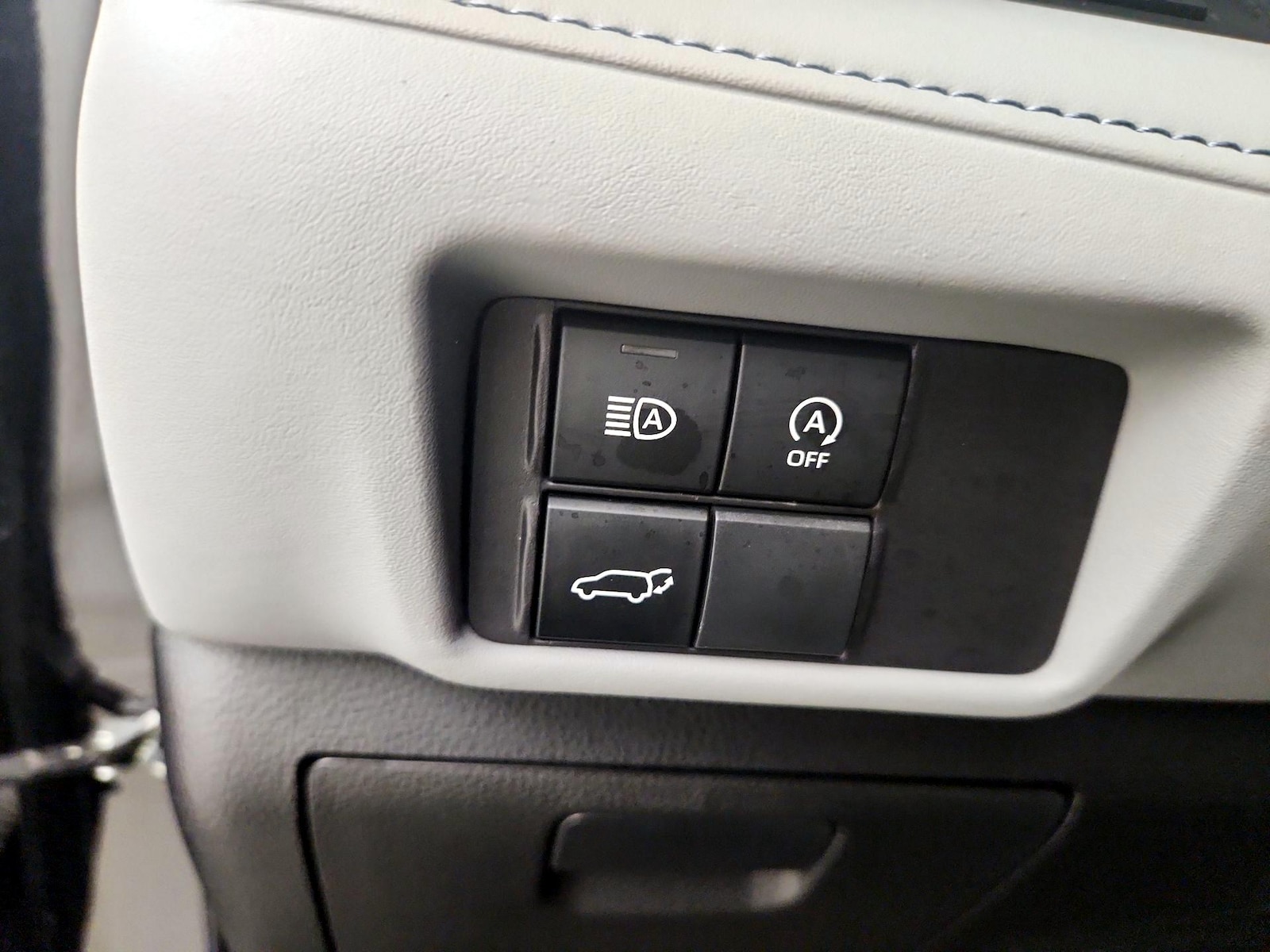 2023 Toyota Highlander LE - Photo 12