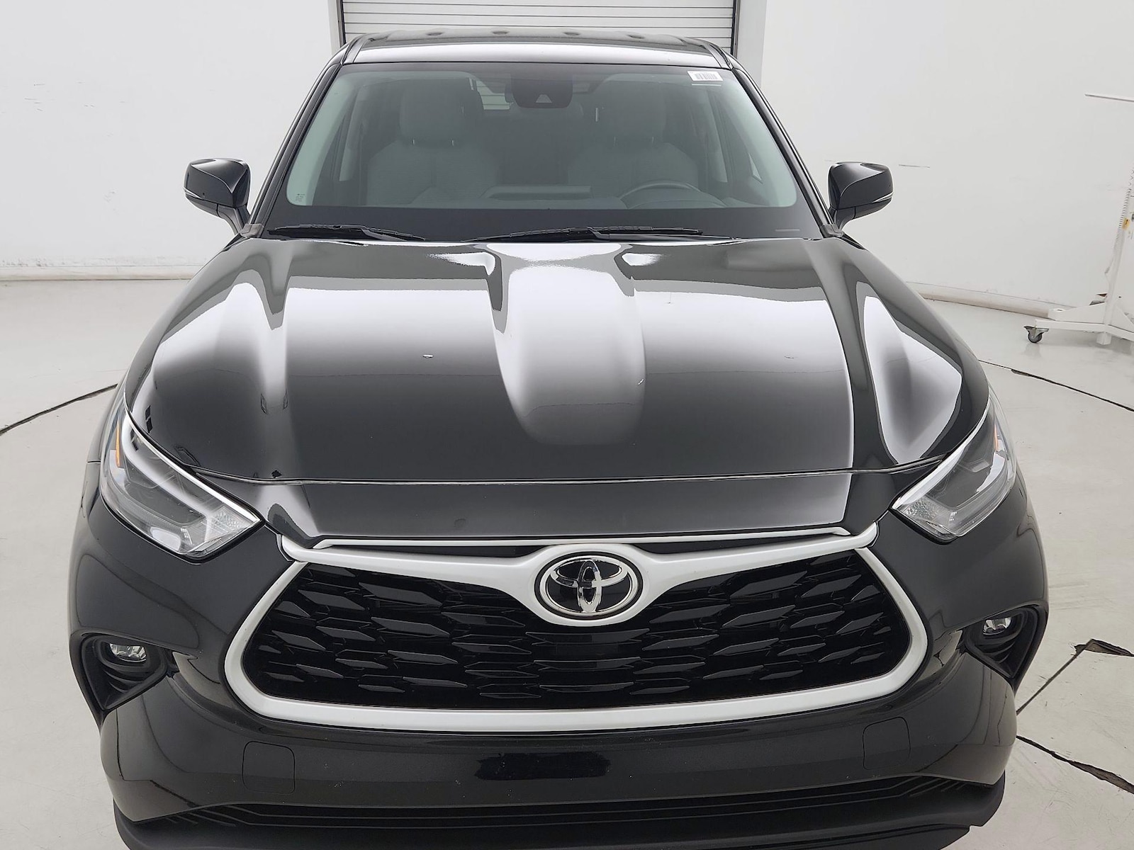 2023 Toyota Highlander LE - Photo 2