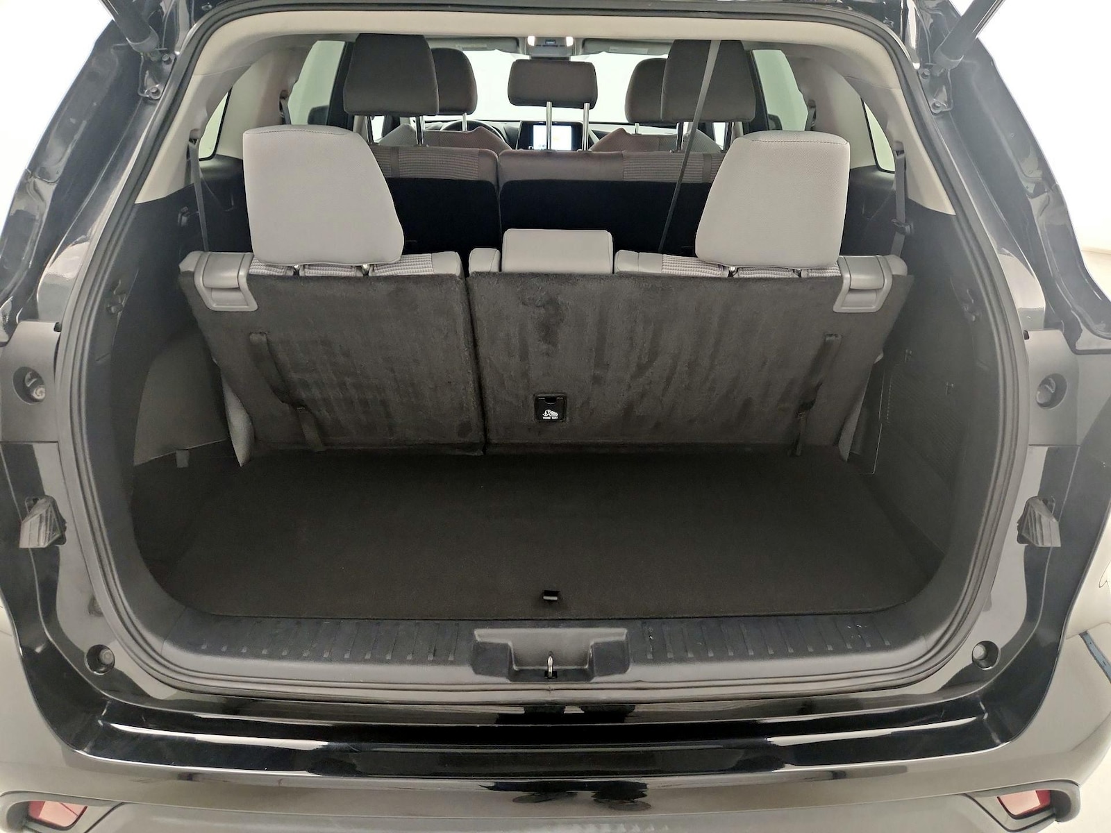 2023 Toyota Highlander LE - Photo 20