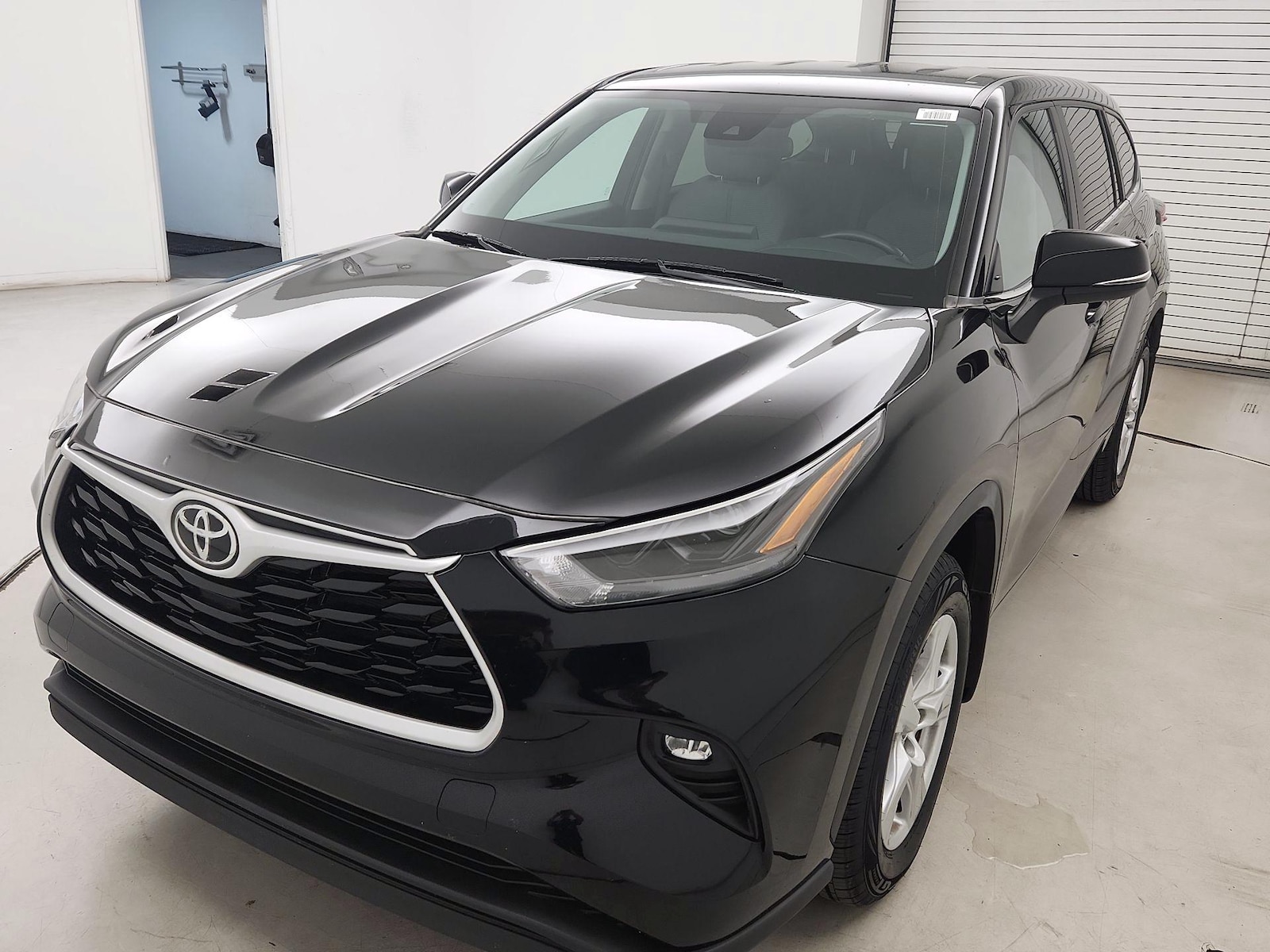 2023 Toyota Highlander LE - Photo 3