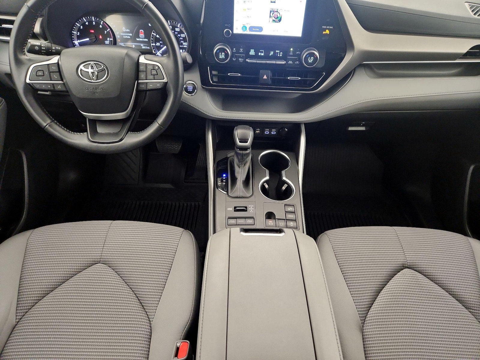 2023 Toyota Highlander LE - Photo 8