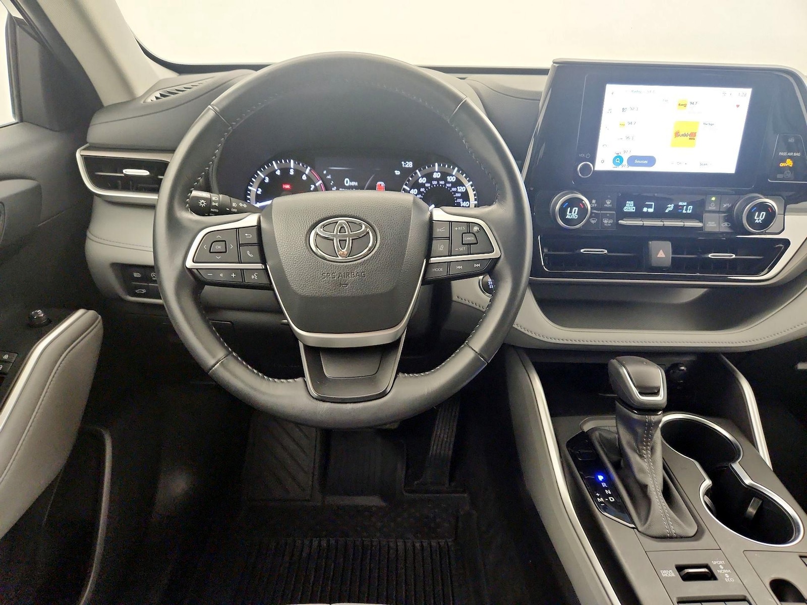 2023 Toyota Highlander LE - Photo 9
