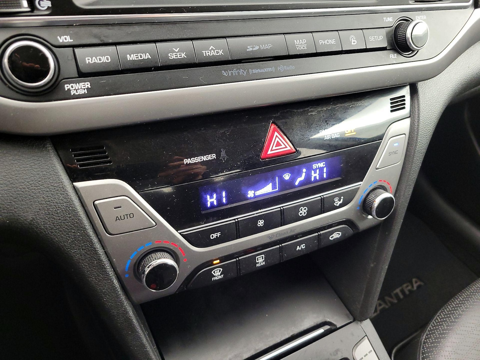 2017 Hyundai Elantra Limited - Photo 17