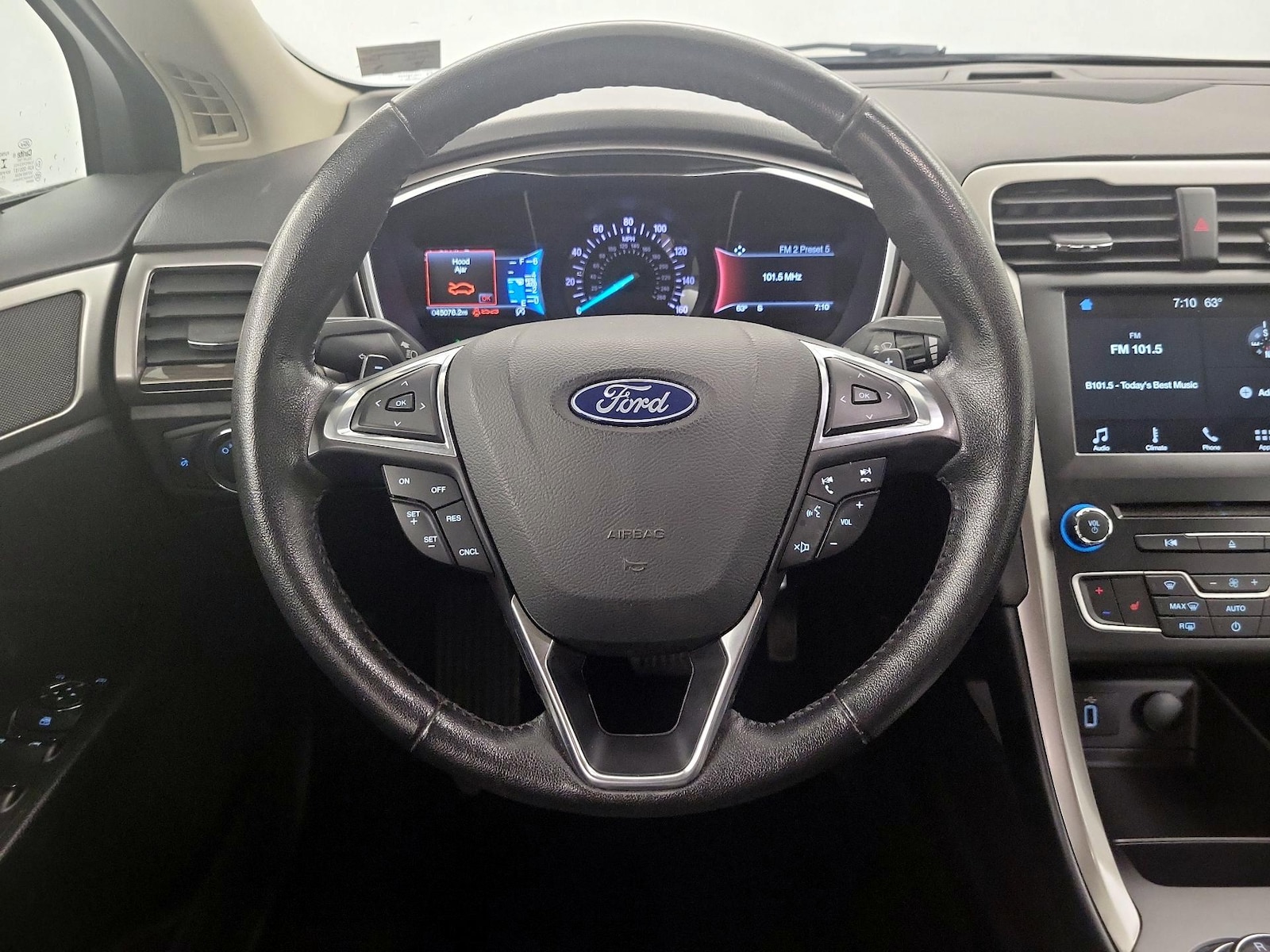 2018 Ford Fusion SE - Photo 11