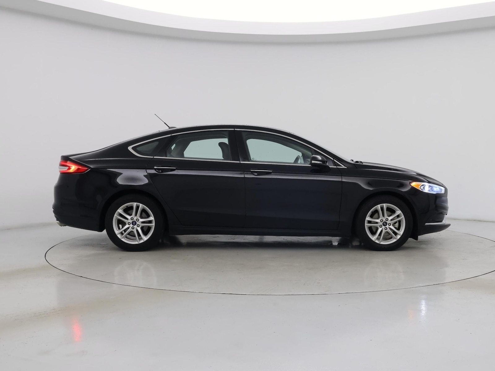 2018 Ford Fusion SE - Photo 8