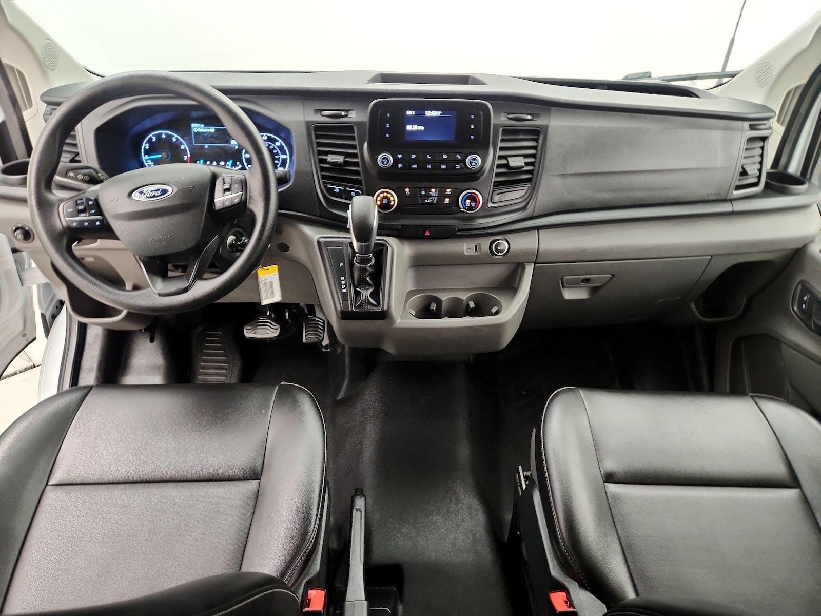 2020 Ford Transit Passenger Van XL - Photo 10