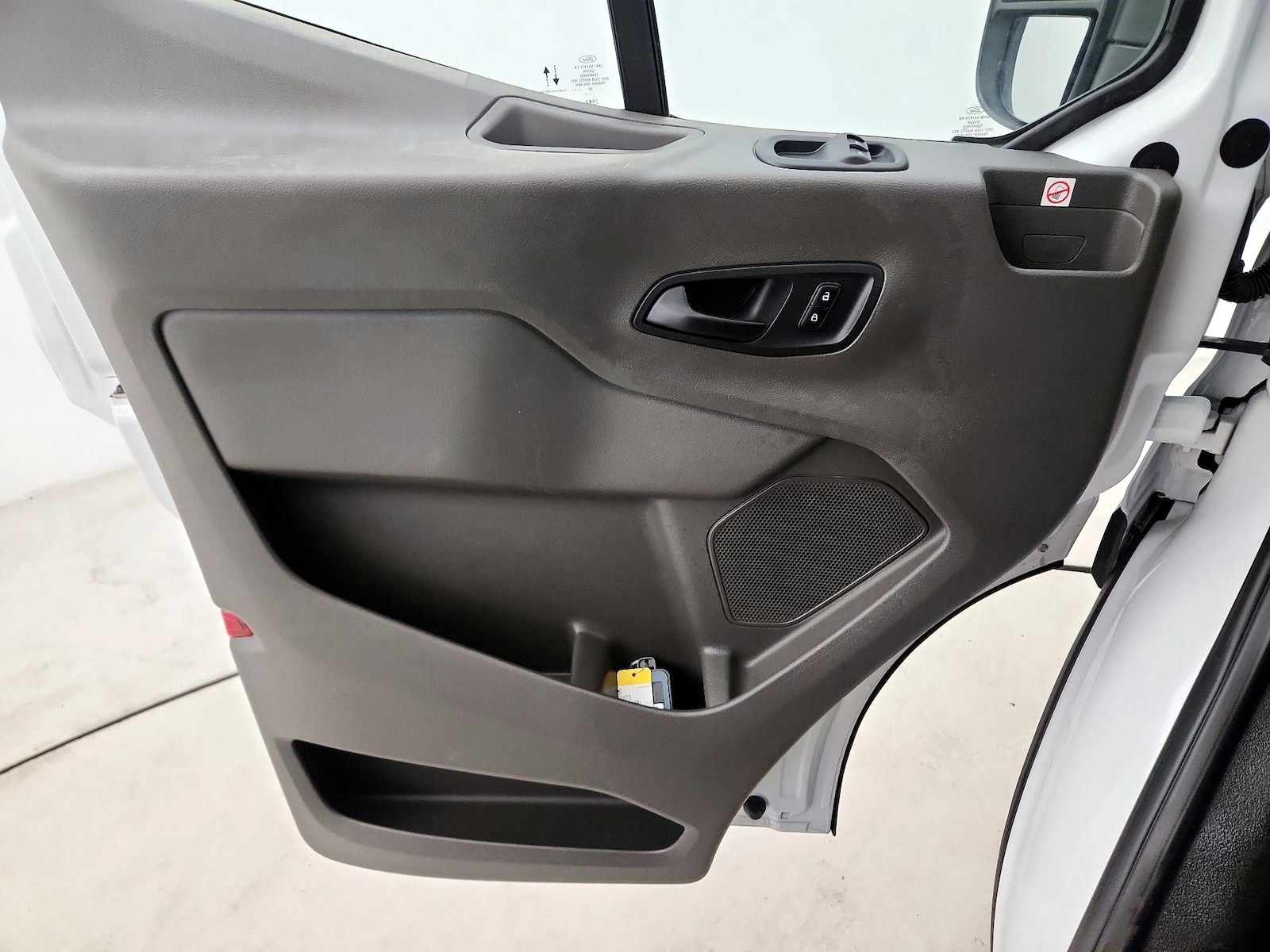 2020 Ford Transit Passenger Van XL - Photo 13