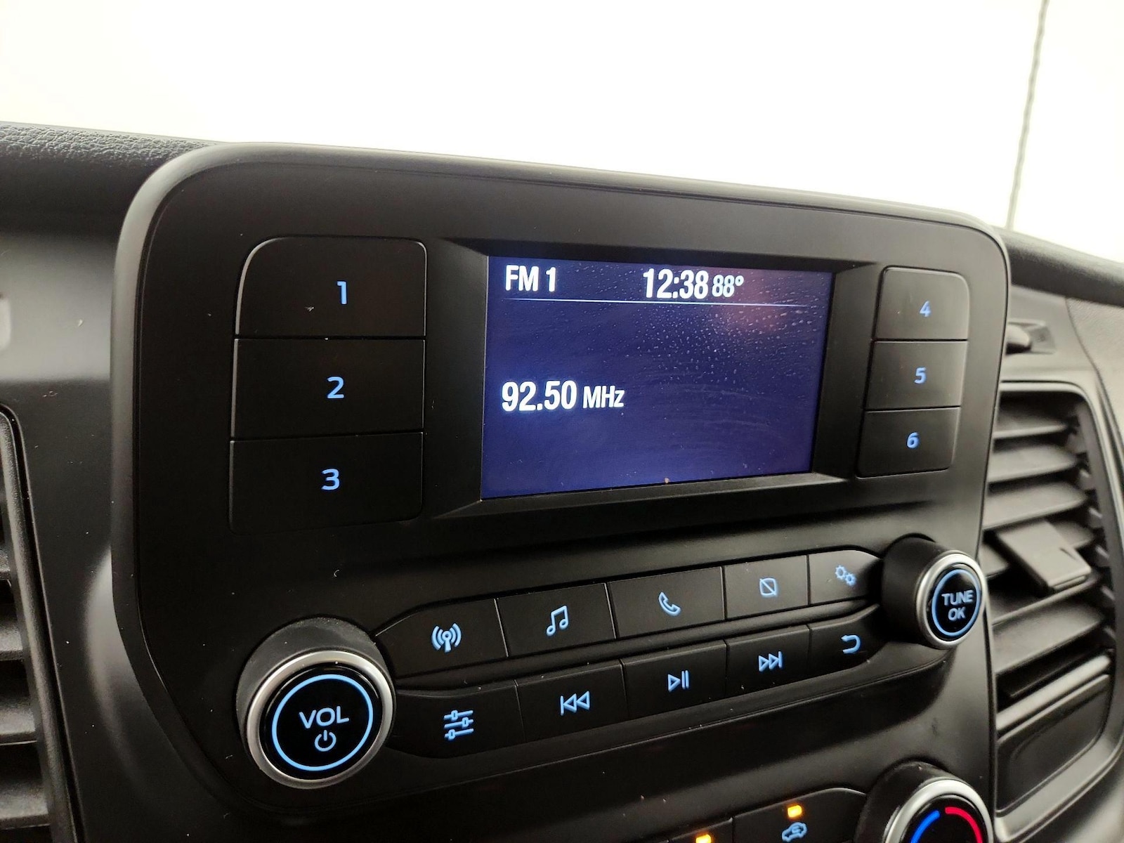 2020 Ford Transit Passenger Van XL - Photo 16