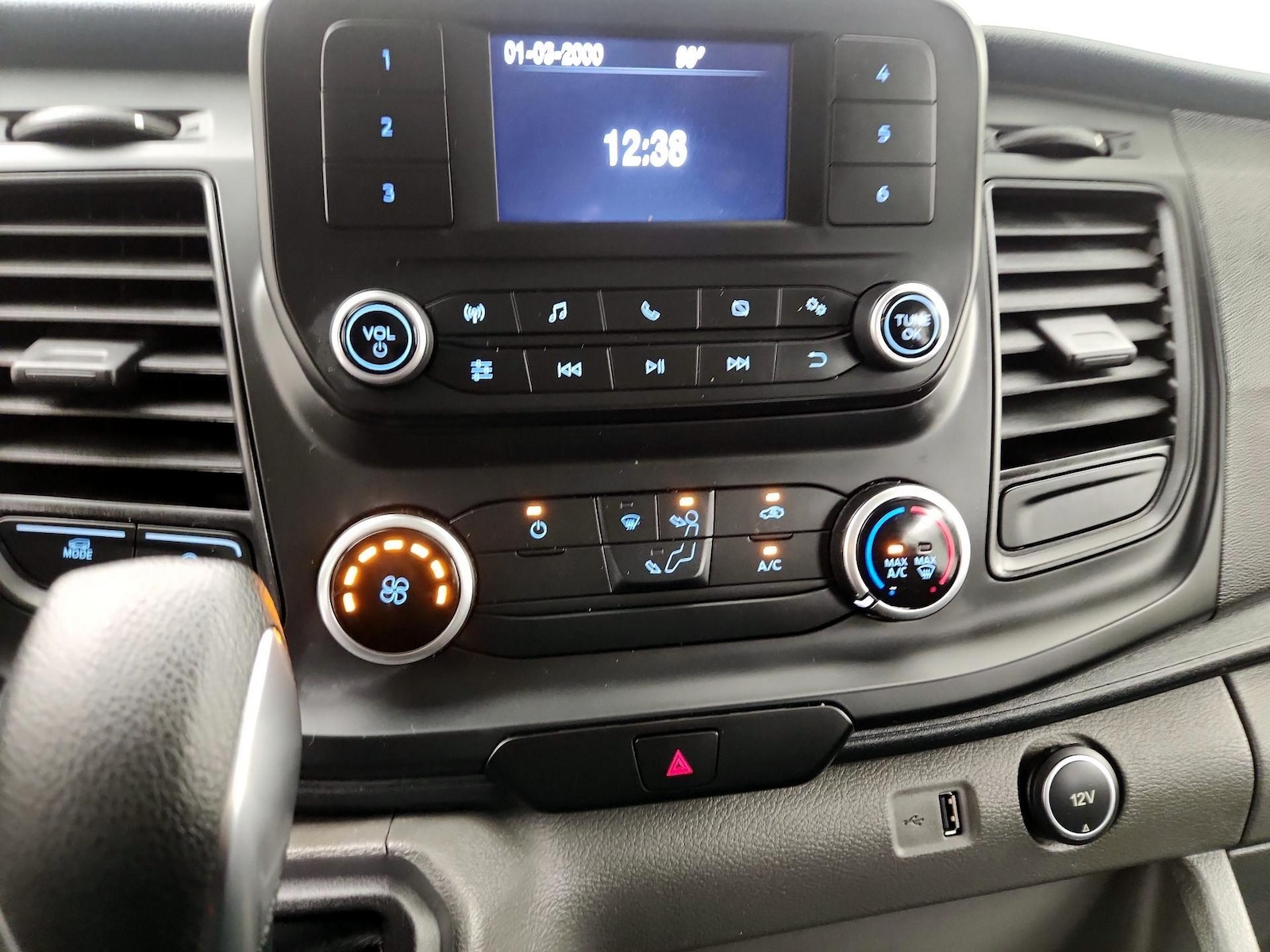 2020 Ford Transit Passenger Van XL - Photo 17