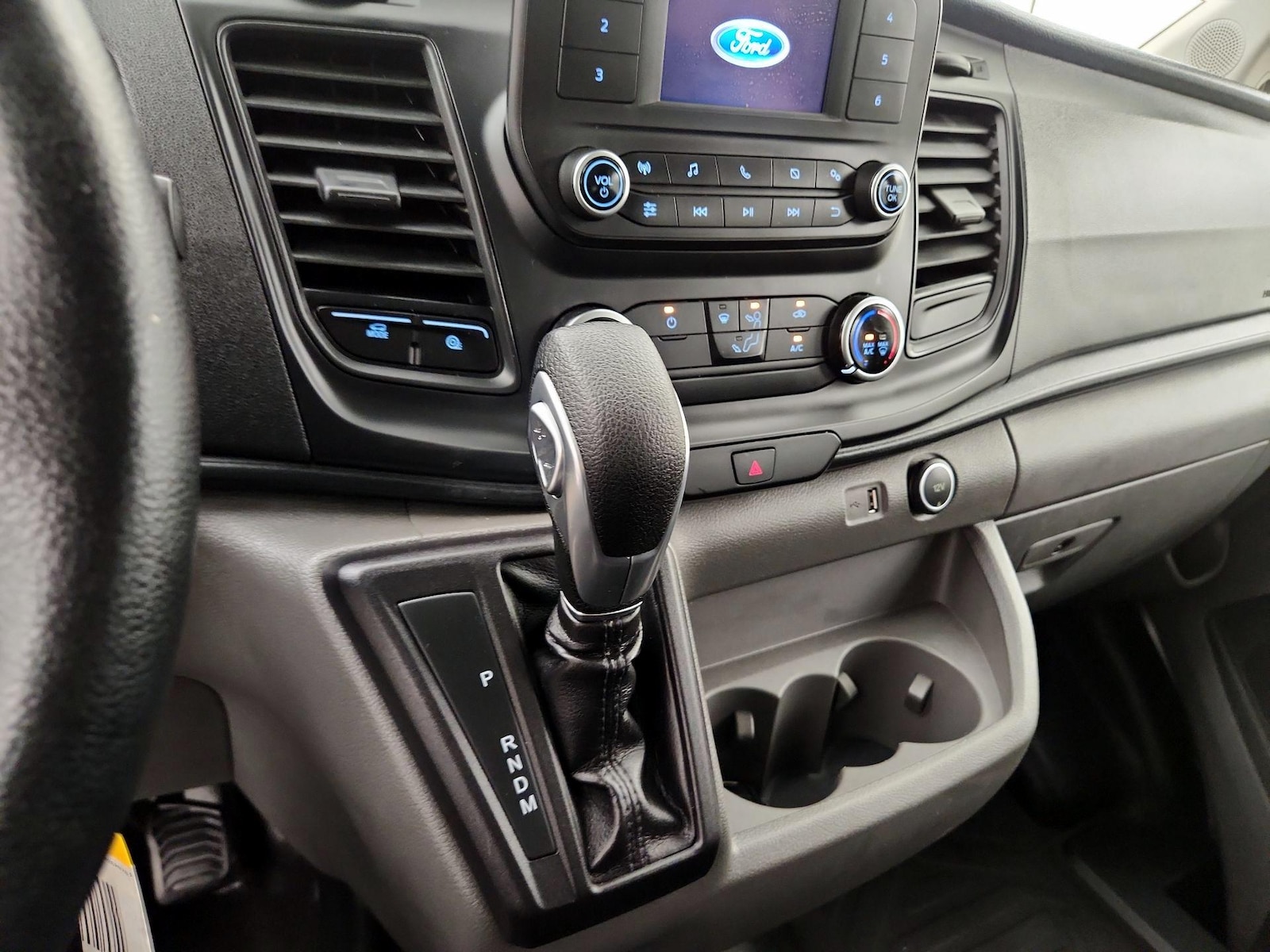 2020 Ford Transit Passenger Van XL - Photo 18