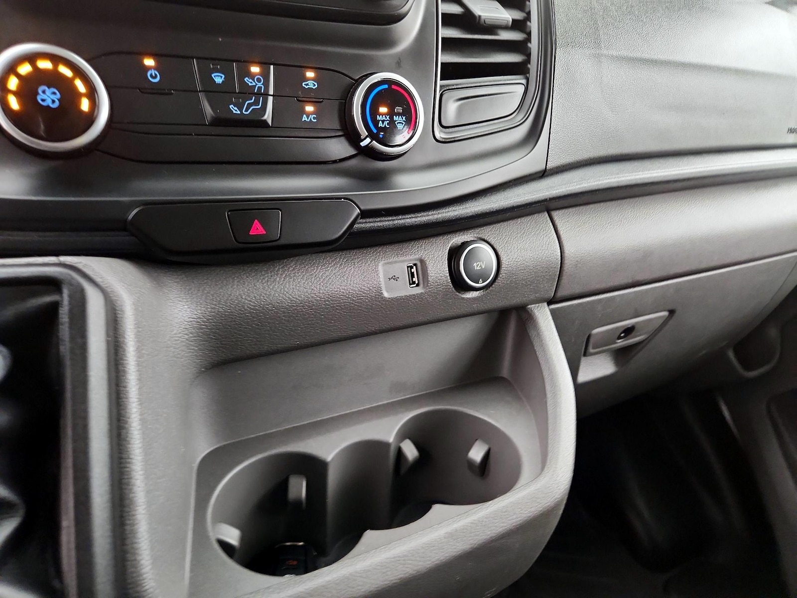 2020 Ford Transit Passenger Van XL - Photo 19