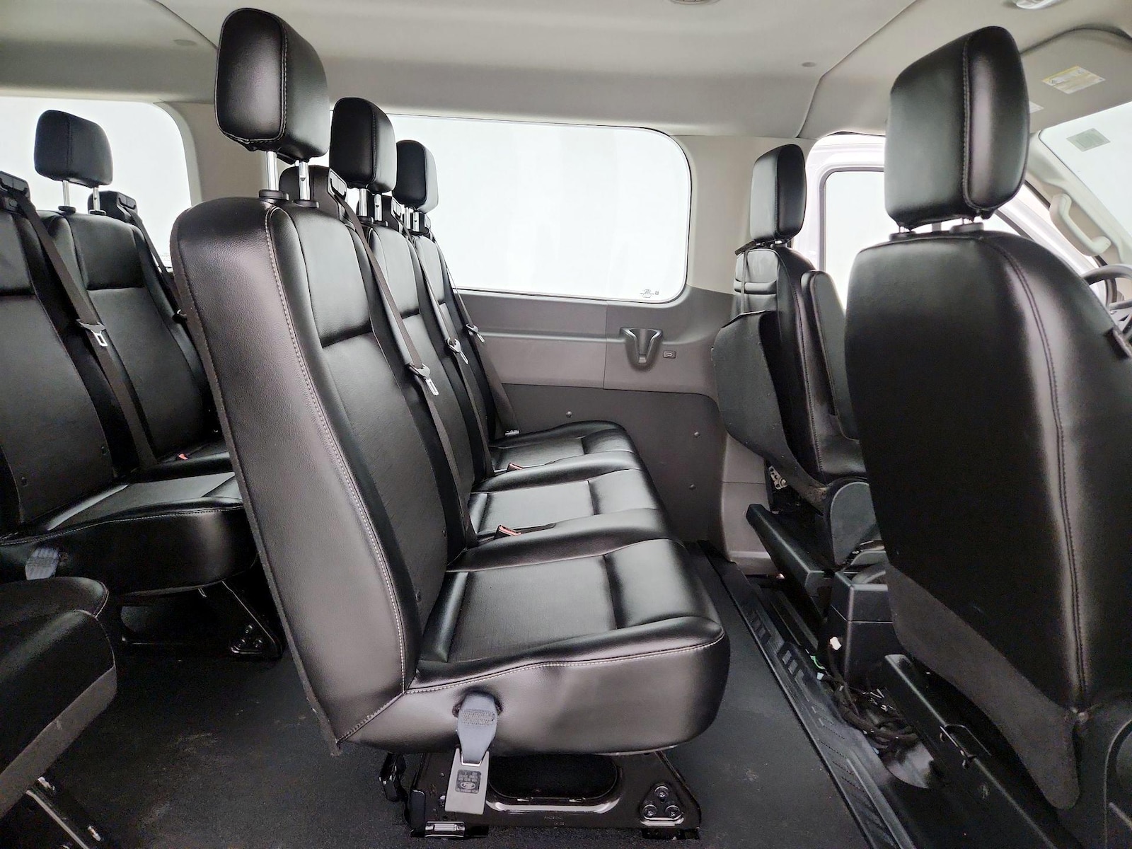 2020 Ford Transit Passenger Van XL - Photo 20