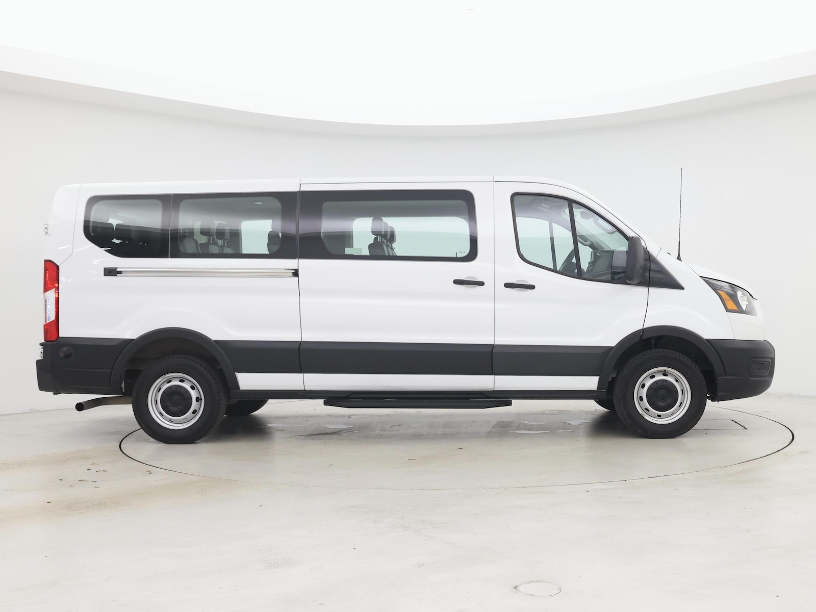 2020 Ford Transit Passenger Van XL - Photo 8