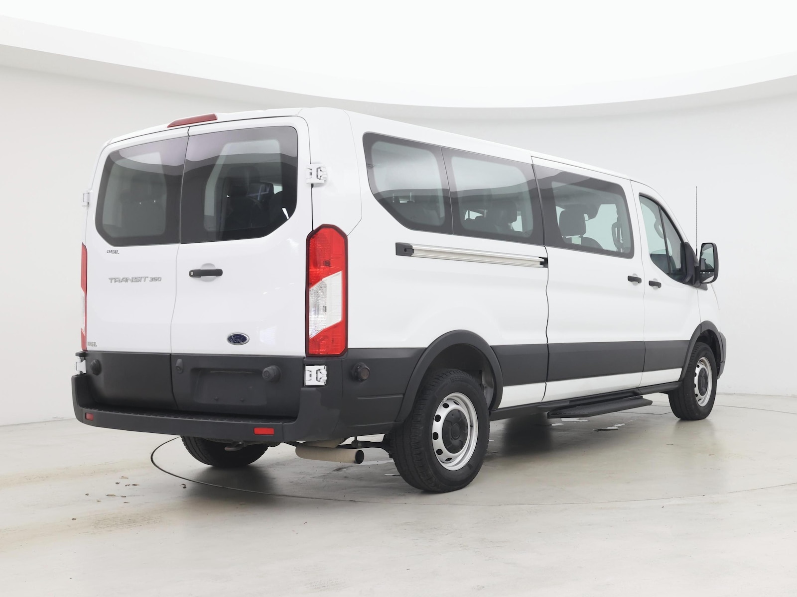 2020 Ford Transit Passenger Van XL - Photo 9