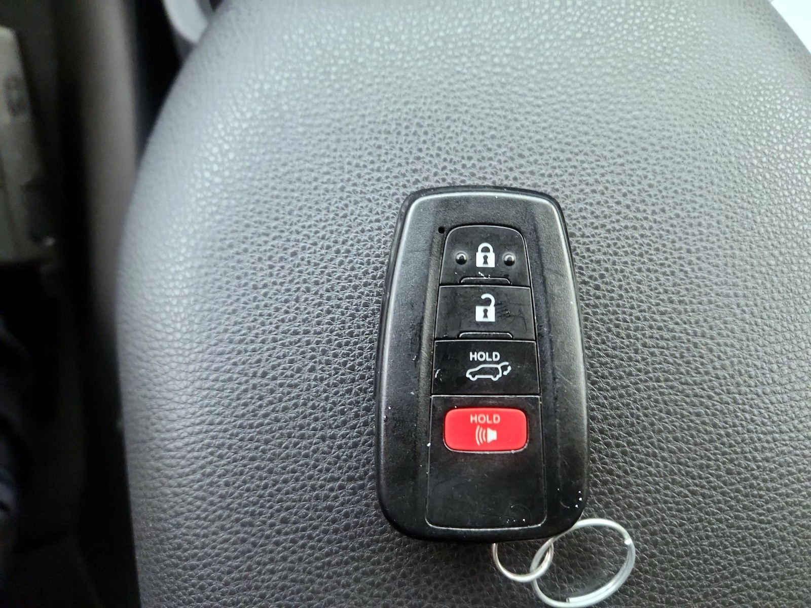 2025 Toyota RAV4 XLE - Photo 20