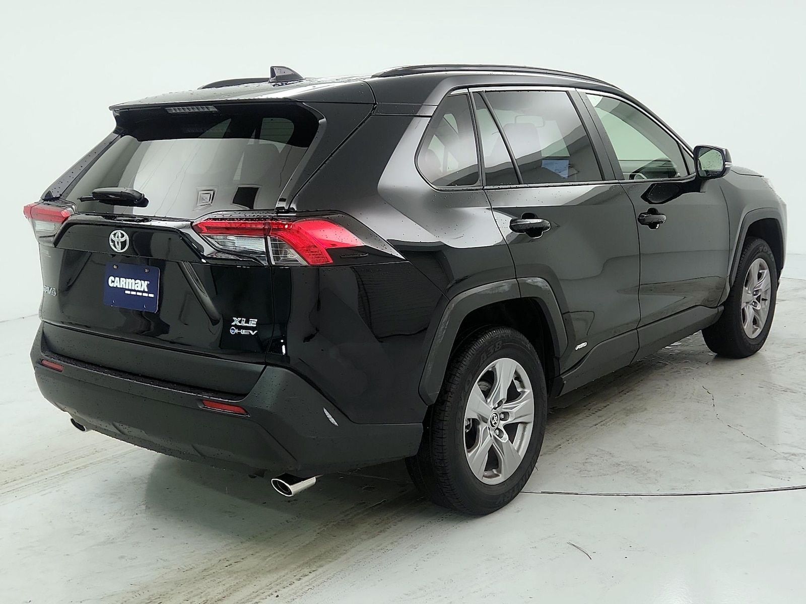 2025 Toyota RAV4 XLE - Photo 6