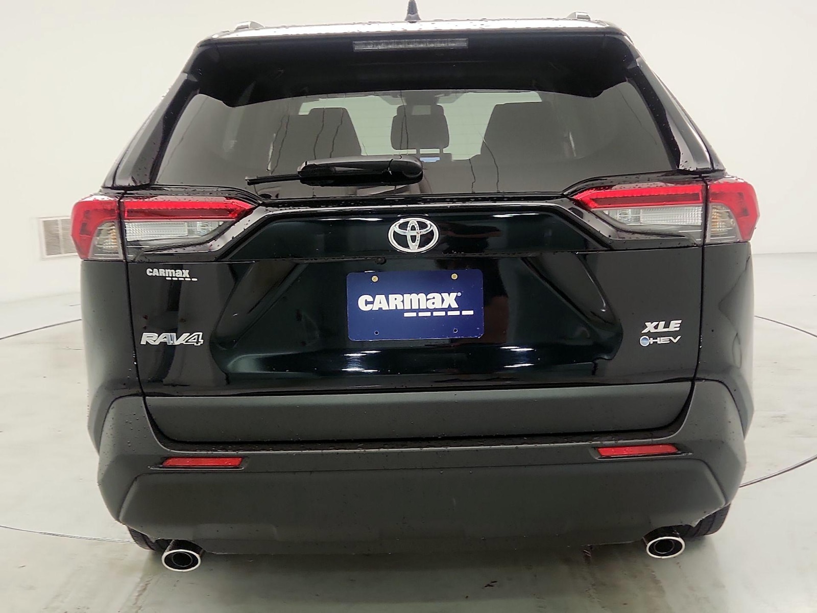 2025 Toyota RAV4 XLE - Photo 7