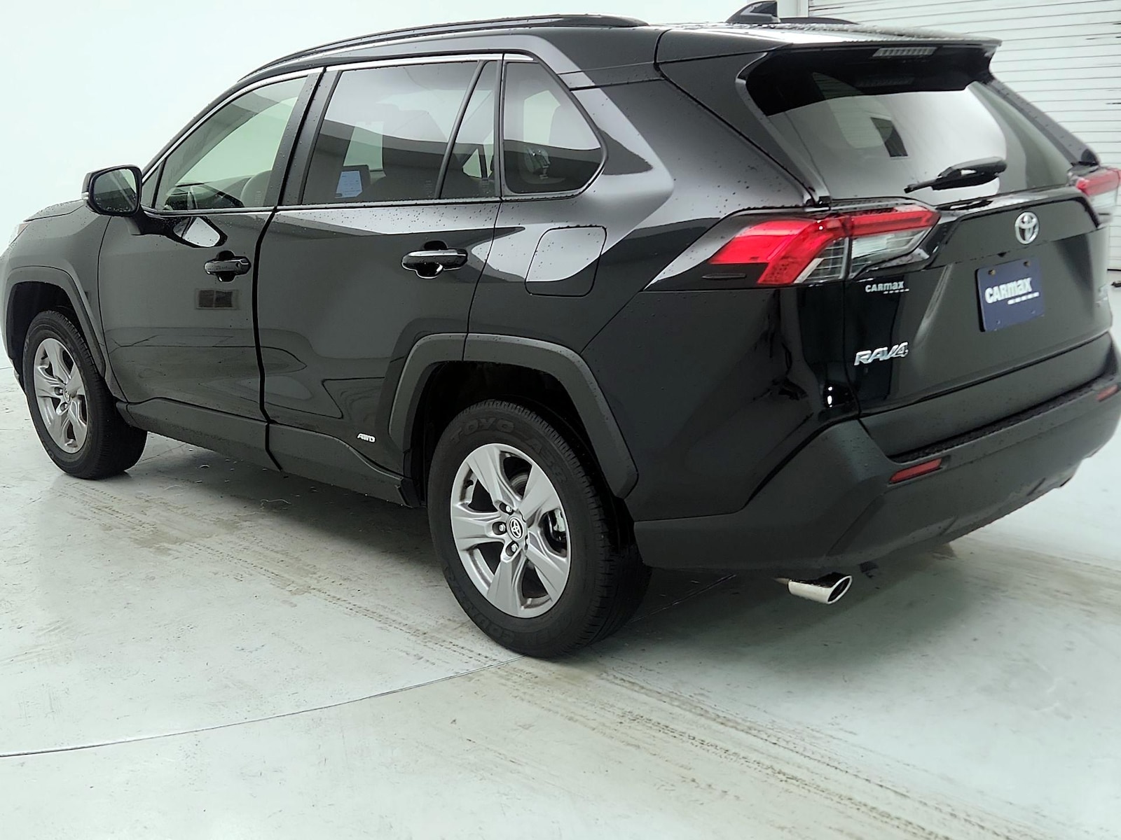 2025 Toyota RAV4 XLE - Photo 8
