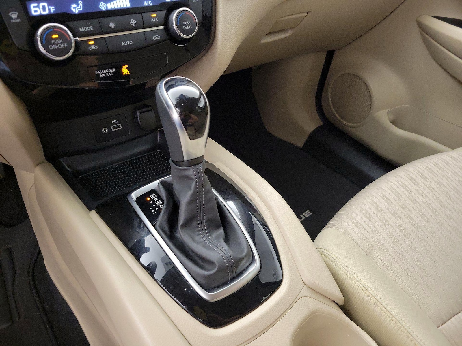 2019 Nissan Rogue SV - Photo 18