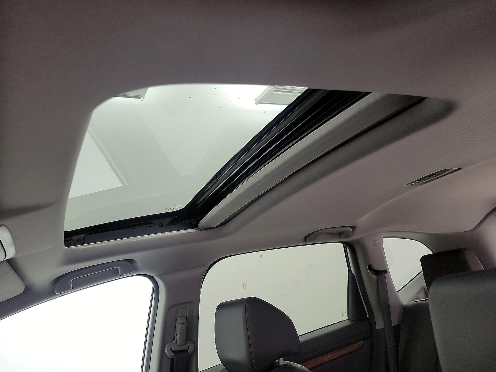Sunroof(s) & Overhead Airbags
