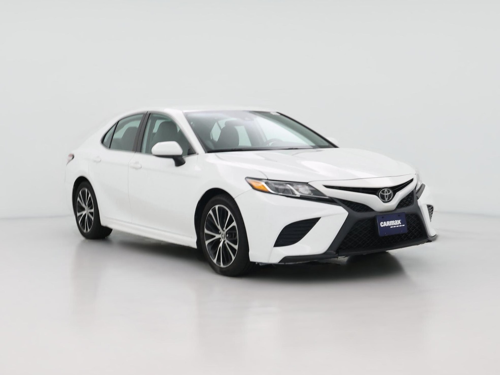 2020 Toyota Camry SE - Photo 1