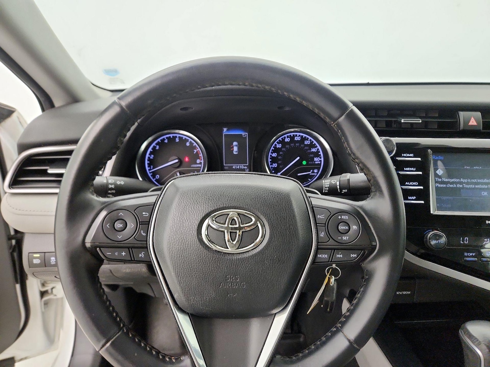 2020 Toyota Camry SE - Photo 11