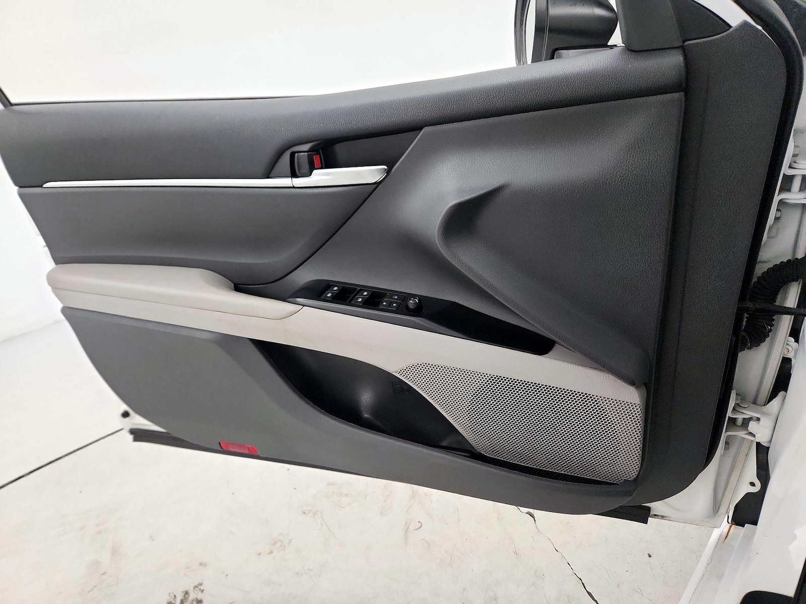 2020 Toyota Camry SE - Photo 13
