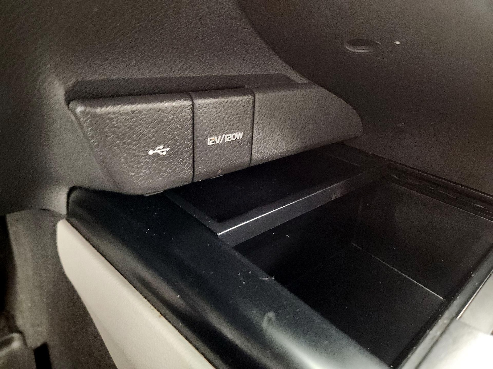 2020 Toyota Camry SE - Photo 19