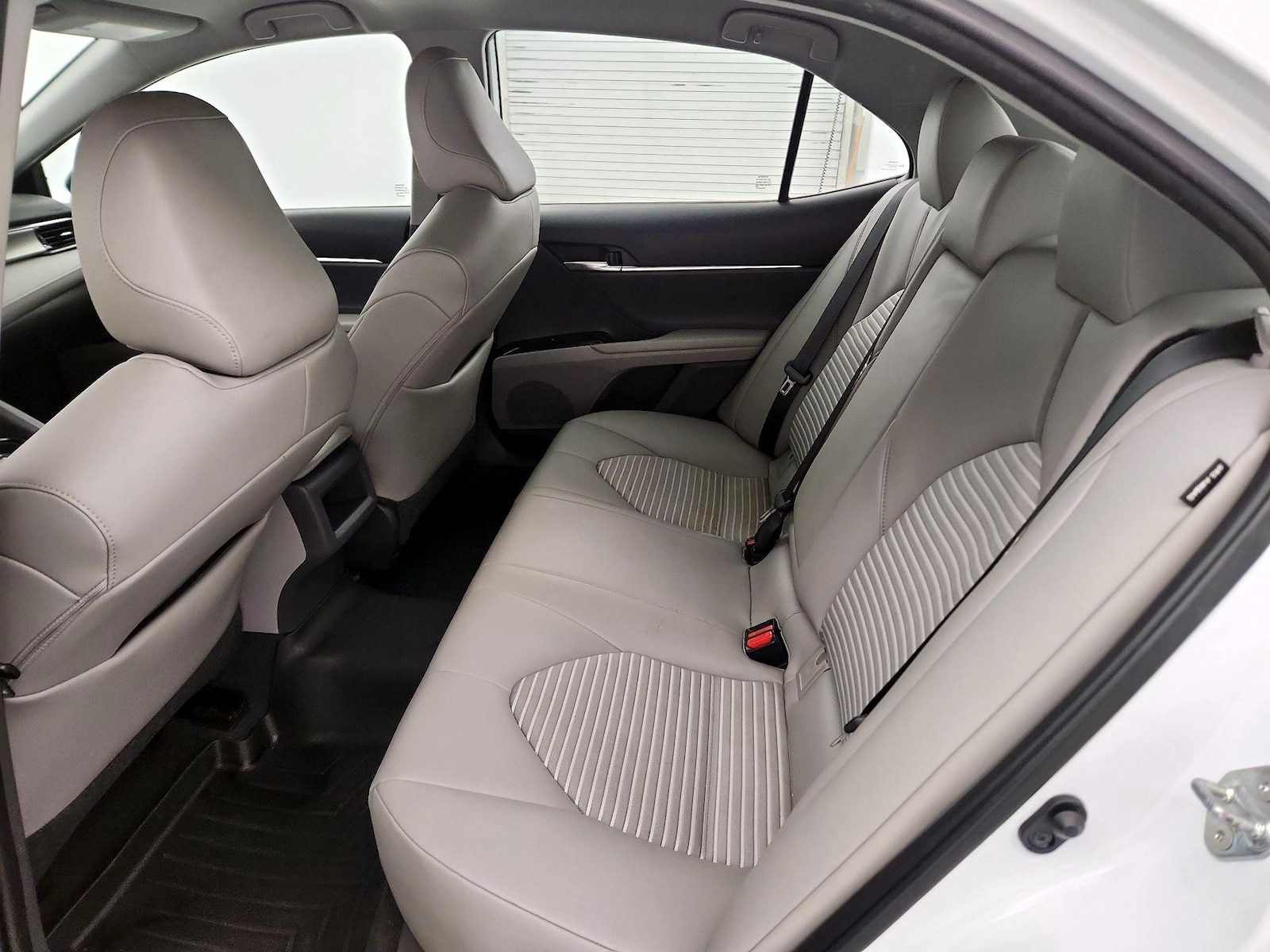 2020 Toyota Camry SE - Photo 20