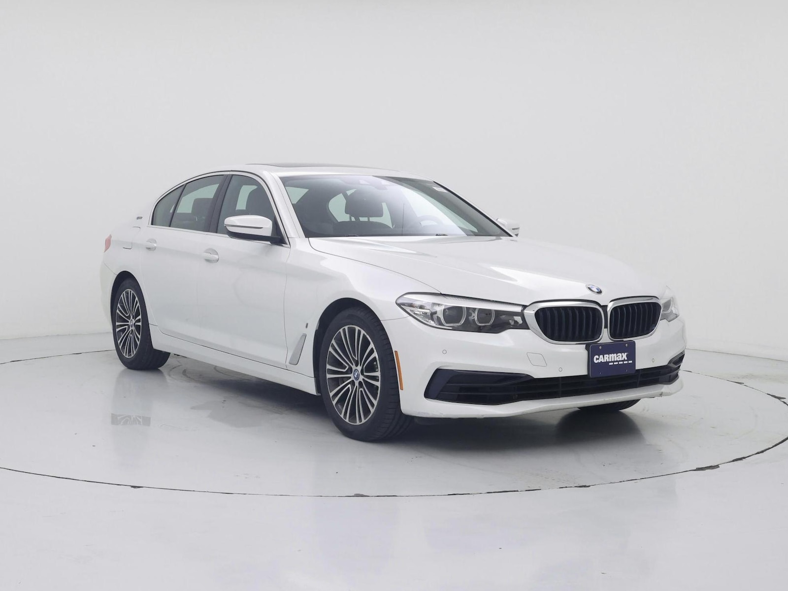 2019 BMW 5 Series 530e - Photo 2