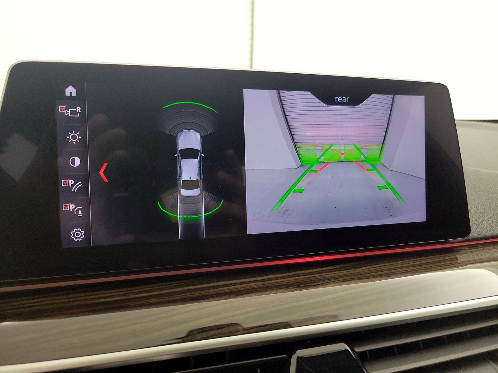 2019 BMW 5 Series 530e - Photo 16