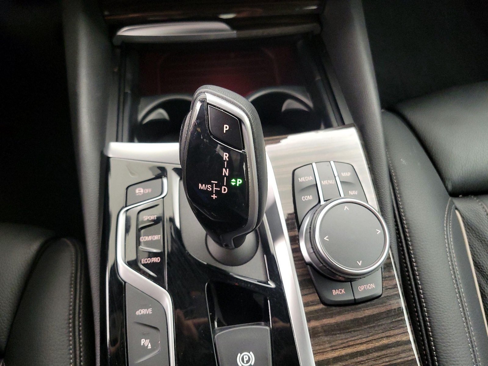 2019 BMW 5 Series 530e - Photo 19