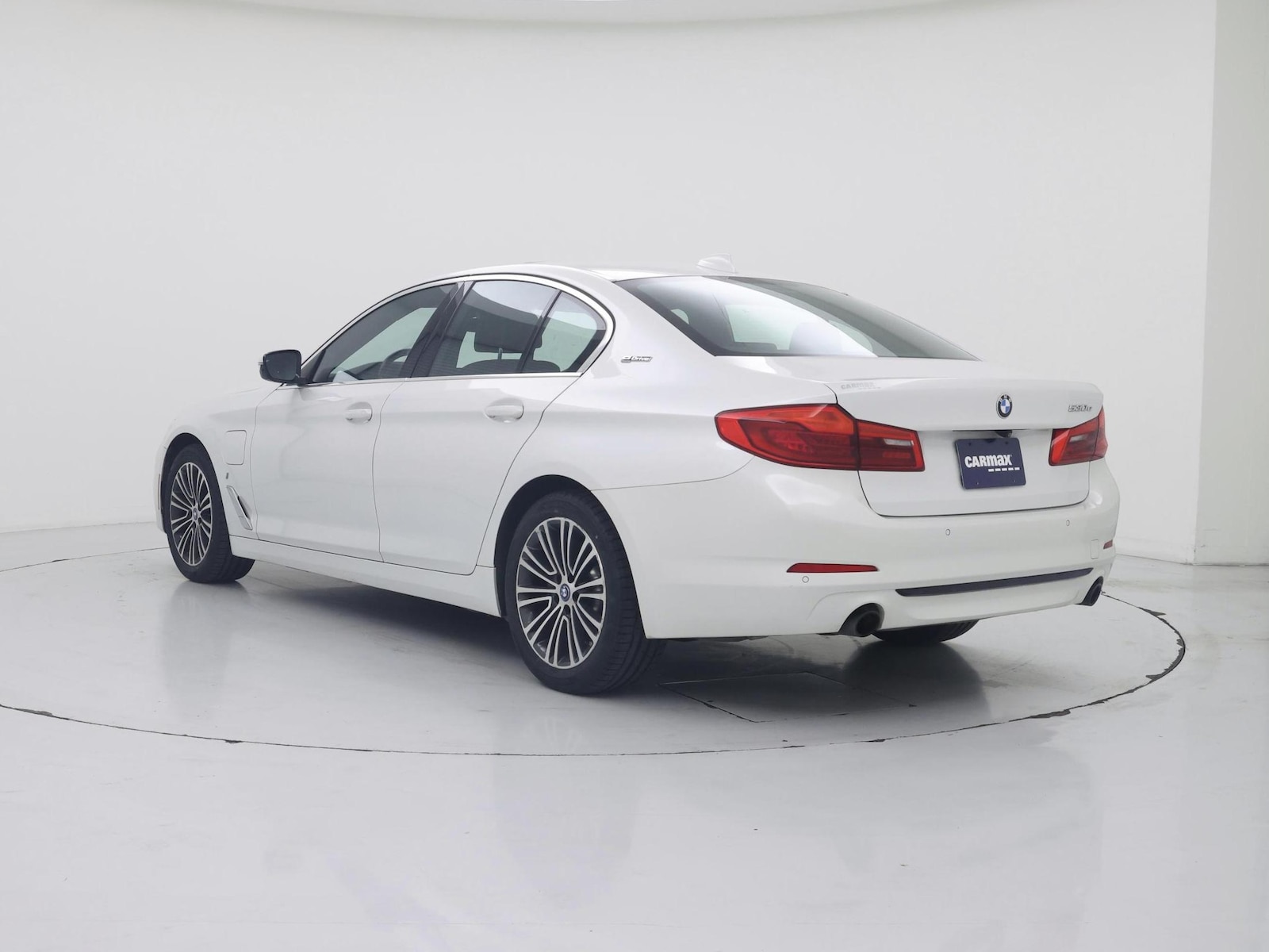 2019 BMW 5 Series 530e - Photo 3
