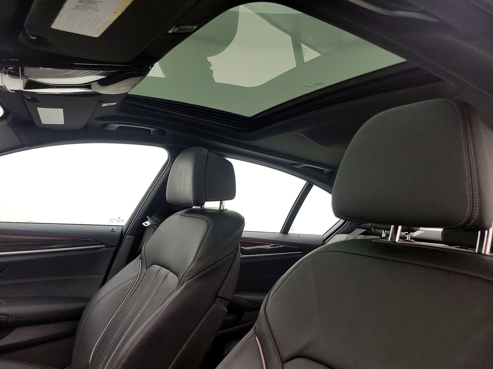 2019 BMW 5 Series 530e - Photo 21