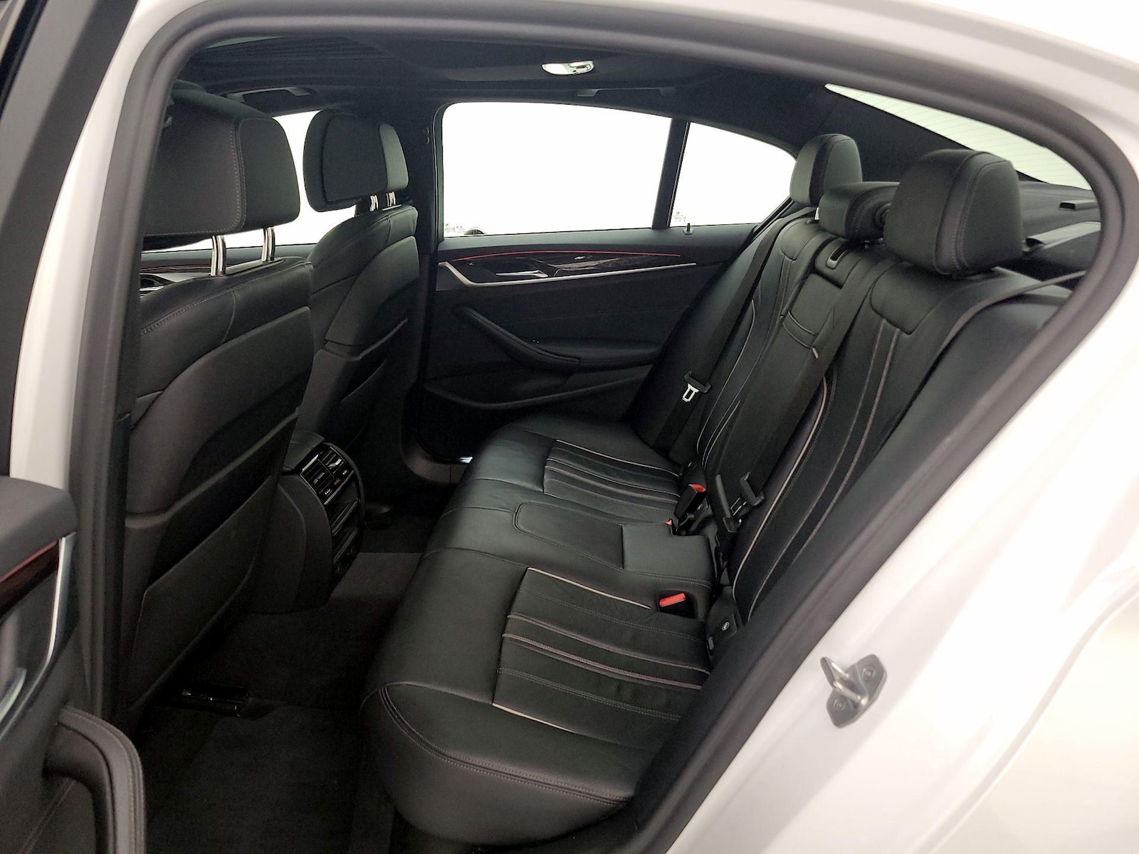 2019 BMW 5 Series 530e - Photo 22