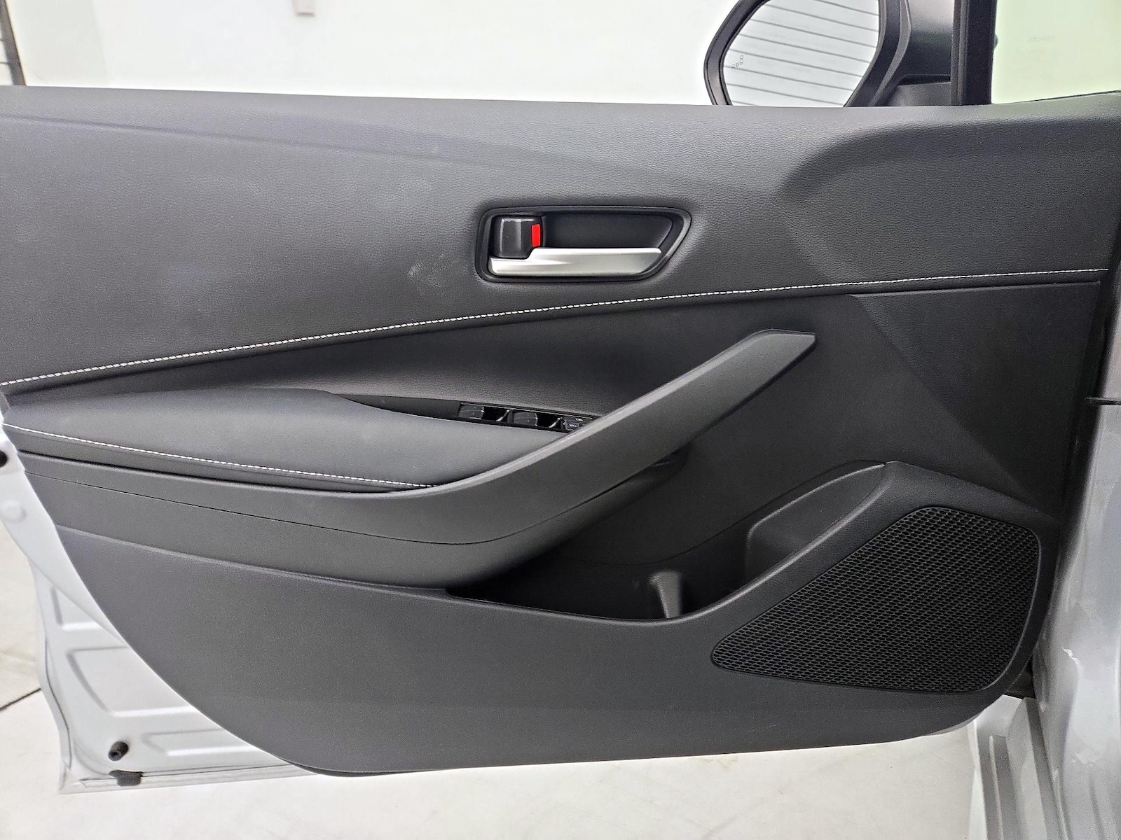 2023 Toyota Corolla Hatchback SE - Photo 13