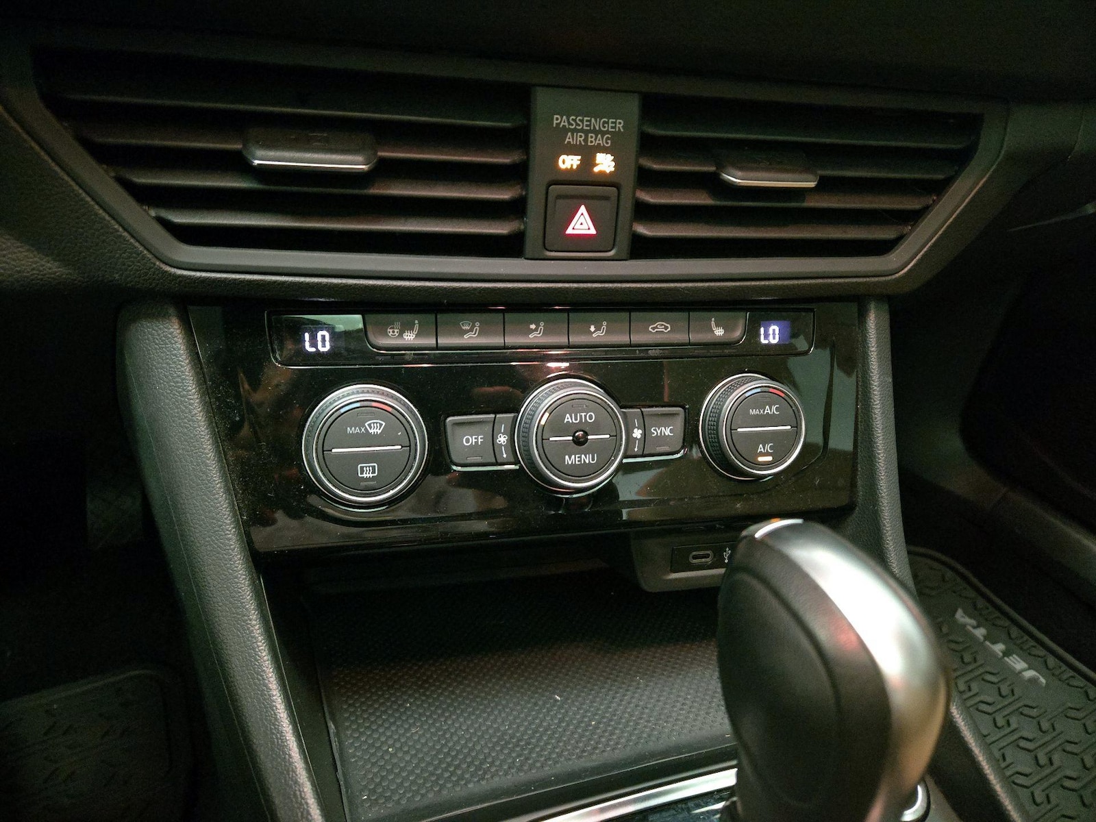 2021 Volkswagen Jetta SE - Photo 17