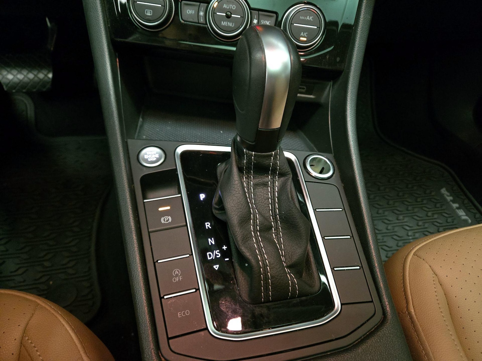 2021 Volkswagen Jetta SE - Photo 18